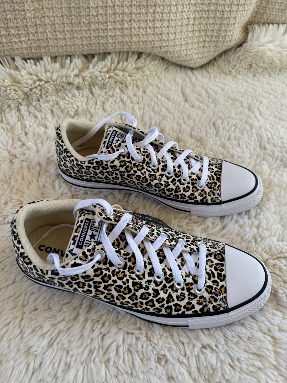 Converse Leopard Print Low Top Sneakers Unisex wo’s 12 Men’s 10 - Picture 2 of 7